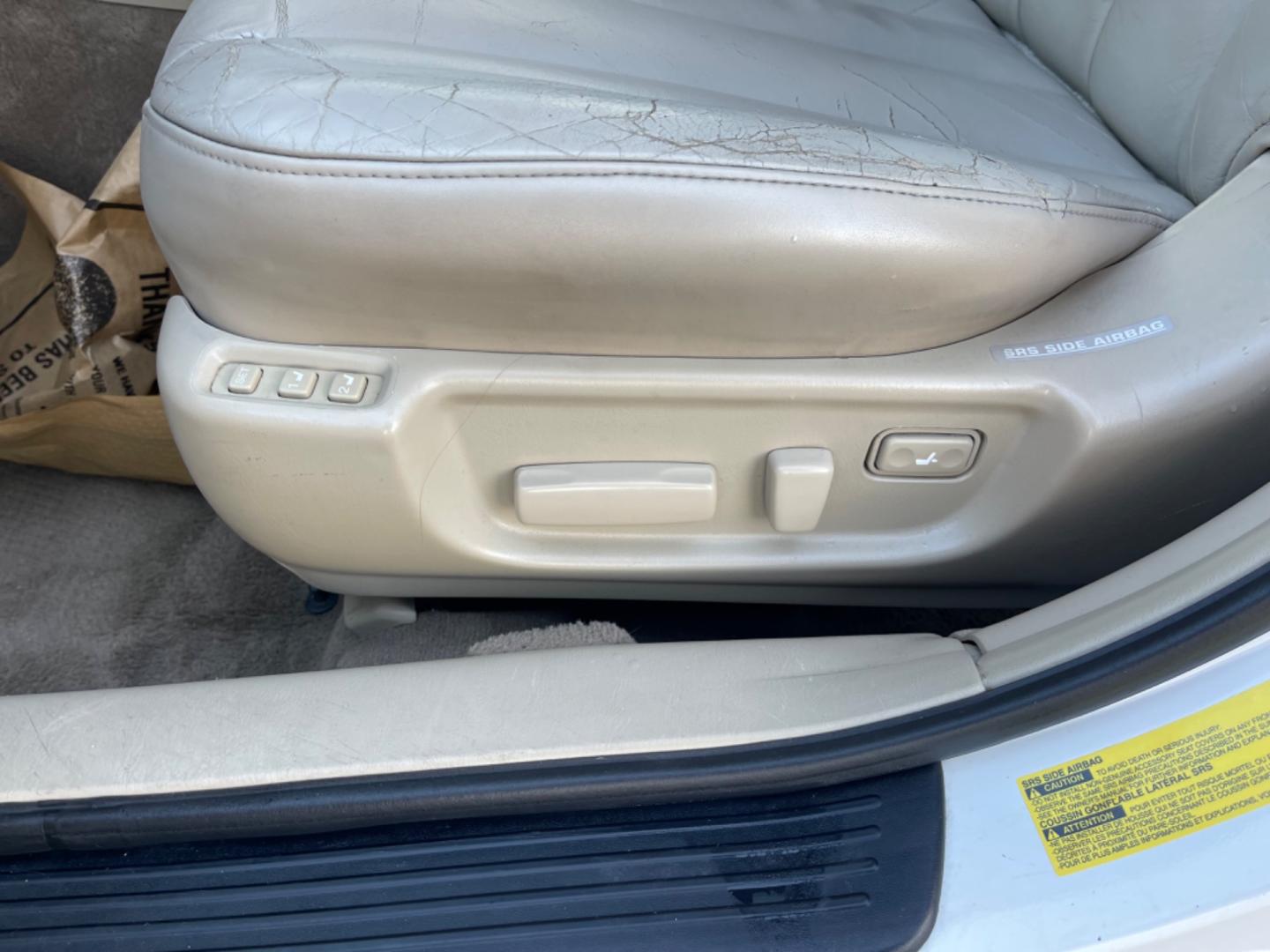 2002 Alpine White /Tan Toyota Avalon XLS (4T1BF28B42U) with an 3.0 V6 engine, AT transmission, located at 813 E Fairview Ave, Meridian , ID, 83642, (208) 336-8230, 43.618851, -116.384010 - Photo#10